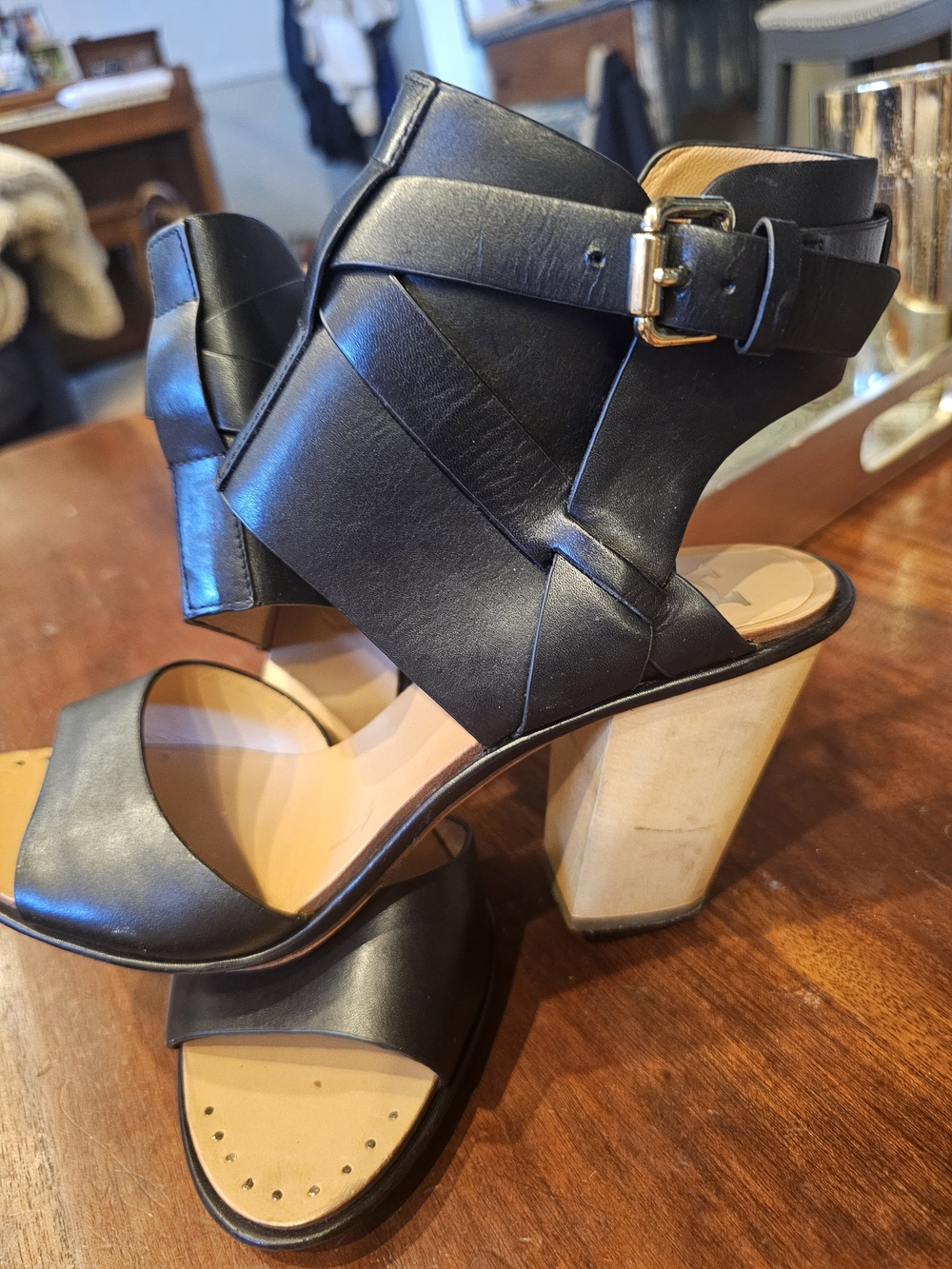 Signature👈Vince Camuto Black REAL Leather🚨 Block Heel Sandals with Gold Buckle